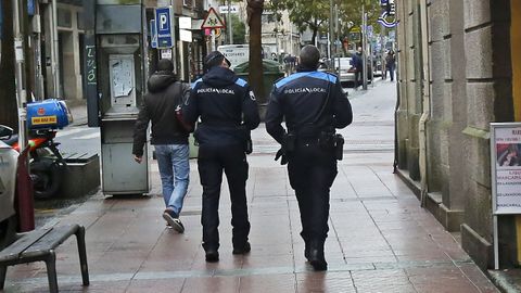 Agentes de la Polica Local de Pontevedra requirieron al conductor a que se sometiera a la prueba de deteccin de estupefacientes