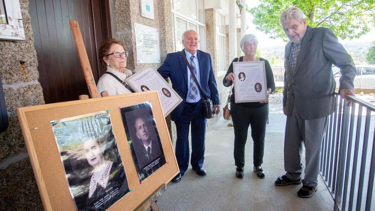 Homenaje colectivo en Carracedo a los maestros represaliados Pilar y Agustín