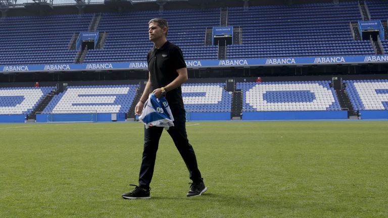 Vota y opina: ¿Te gustaría que el Deportivo jugase con un esquema de tres centrales?