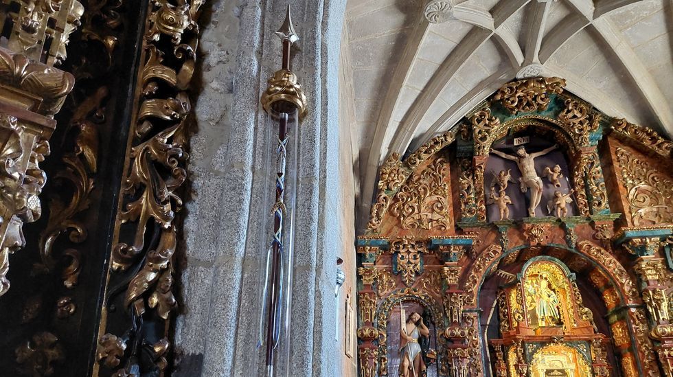 ÁLBUM: Una ventana del amor que se puede disfrutar a un paso de Galicia.El bastón de mando del último juez de A Lanzada se conserva en la iglesia de San Ginés de Padriñán, en Sanxenxo
