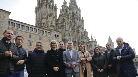 El ministro del Interior, Fernando Grande Marlaska, este lunes en Santiago, junto a miembros del PSdeG