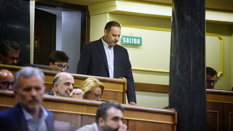 El último pleno del Congreso antes del verano: Entre el homenaje a la Pasionaria y los vetos a los comunicadores