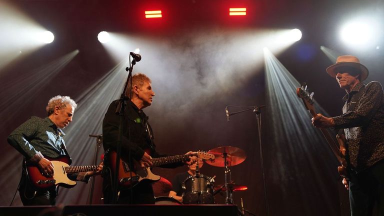 La gran estrella era The Jesus and Mary Chain, pero el «bolazo» lo dio The Dream Syndicate