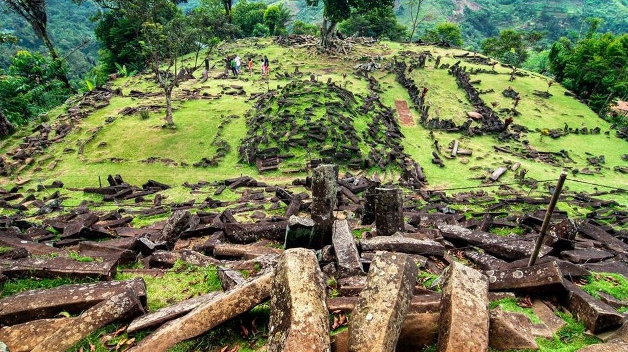 Los restos de la pirámide más antigua del mundo están en Java, Indonesia
