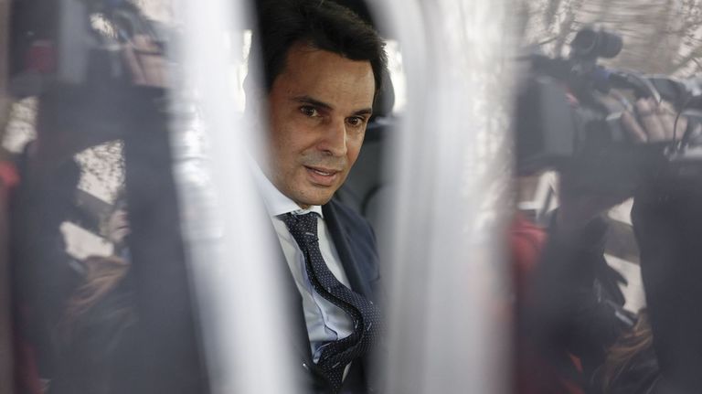 La jueza confirma el procesamiento del novio de Ayuso al ver «claros indicios» de fraude