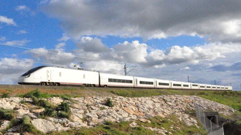 Tren Avril o AVE de la serie 106 de Renfe