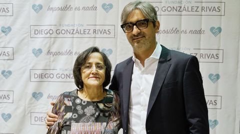Ana Mara Briz con el doctor Diego Gonzlez Rivas, que la oper en dos ocasiones.