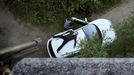 Un especialista cae sobre el techo de un automóvil en «Serramoura»