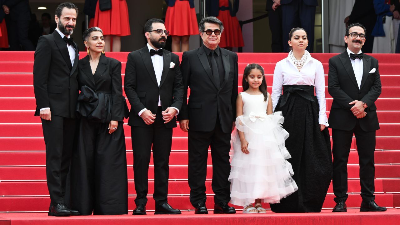 Imagen del elenco de �Un simple accidente� en el Festival de Cannes 2025