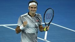 Roger Federer celebra su victoria contra Rafael Nadal en la final del Abierto de Australia, celebrada en Melbourne el domingo 29 de enero