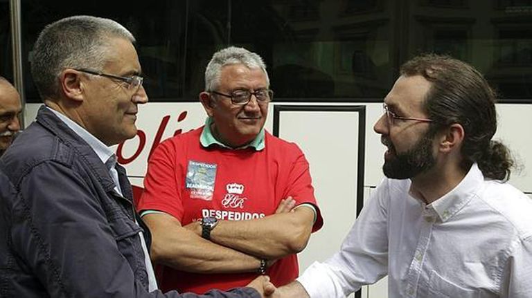 Manuel Orviz saluda a Emilio León