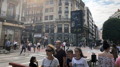 ola de calor, Oviedo, verano, ovetenses, sol, temperatura.Los ovetenses aprovechan los primeros rayos de sol del verano