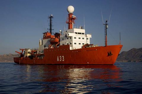 La mayor parte de esta travesía corresponderá al Hespérides, en una ruta que, desde Cádiz, recalará en Río de Janeiro, Ciudad del Cabo, Perth, Sidney, Auckland, Honolulú, Panamá y Cartagena de Indias, para terminar en julio del próximo año en Cartagena. El Sarmiento de Gamboa efectuará la travesía entre Las Palmas de Gran Canaria y Santo Domingo.