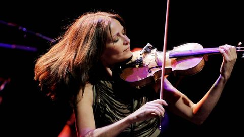 La cantante y violinista Sharon Corr, integrante de la conocida banda irlandesa The Corrs, fue la encargada de clausurar la última edición del festival Sons´2012.