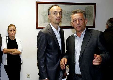 Xaquín García, anterior alcalde, y Jose Luis García López, nuevo regidor.