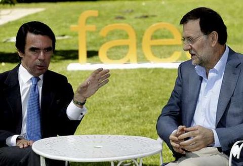 Aznar y Rajoy, ayer durante la clausura del campus organizado por la FAES.