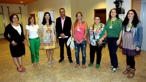 Representantes de Afaber y el Concello de Carballo, en la clausura de ls actos del alzhéimer