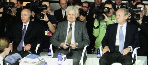 Apostolos Mangouras, Nikolaos Argyropoulos, y José Luis López Sors, en el banquillo de los acusados.