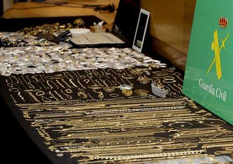 La banda se apoderó de numerosas joyas en sus asaltos.