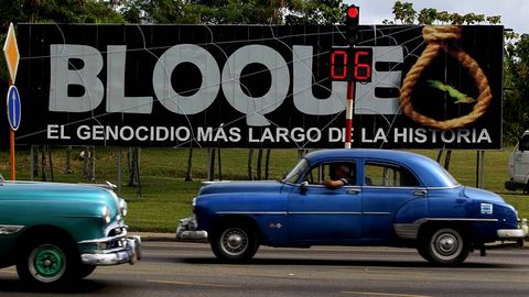 Cartel contra el bloqueo en La Habana.