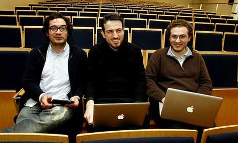 Esteban, Juan y Antonio, tras terminar la charla en la escuela de ingeniería de Santiago.