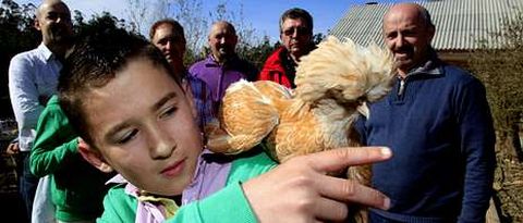 Más de ochenta personas acudieron al encuentro de la Asociación Coruñesa de Avicultura en la finca A Bouza de Meanos.