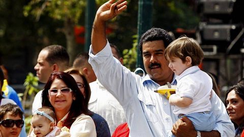 Nicolás Maduro con su familia tras votar