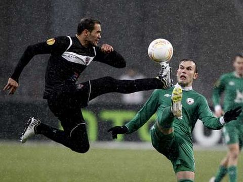 Juanfran durante el partido con el Rubin en Moscú.