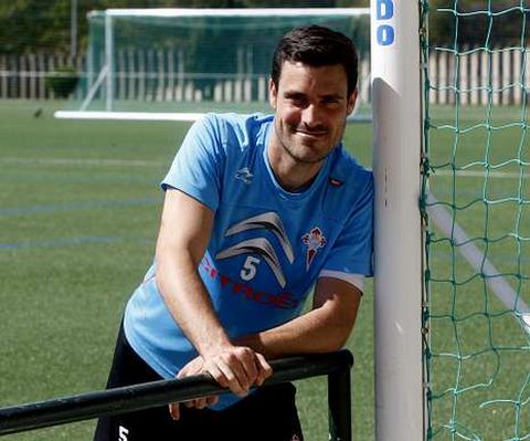 Túñez ha recuperado la titularidad en la zaga.