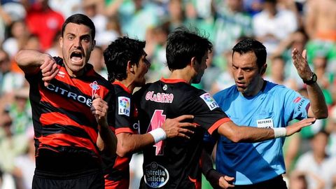 Túñez protesta la anulación del gol