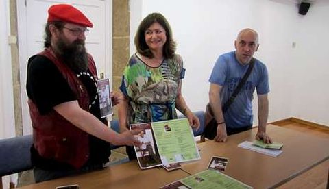 Damián Payo, Carmen Lareo e Armindo Salgueiro, na presentación da Forxa Literaria, no museo.