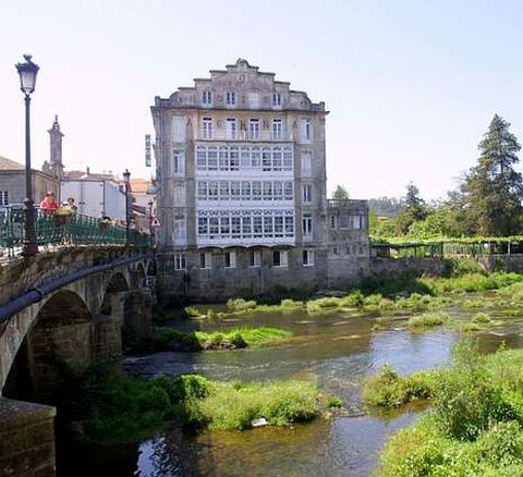 El hotel balneario Acuña de Caldas.