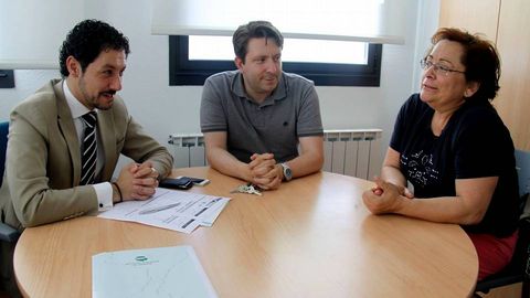 De izquierda a derecha: Moisés Blanco, Javier Rodríguez Paradelo y María del Carmen Rodríguez, en la reunión de esta mañana