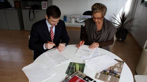 Rosalía Mera con Luis Llamas. Imagen de archivo