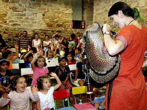 La gaiteira consiguió dejar boquiabiertos a los niños.