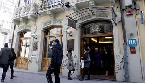 El ferrolano Hotel Suizo, en la foto de archivo, es el local más veces recomendado en la zona.