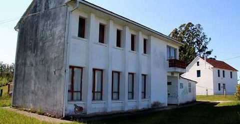 Imagen de la escuela unitaria de Vilaboa, una de las que está siendo rehabilitadas