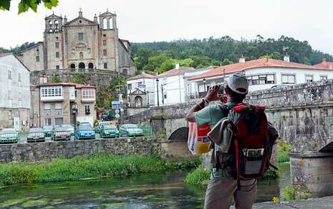 Un peregrino a su llegada al Paseo del Espoln en Padrn, en una imagen de archivo.