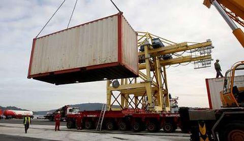 Tareas para instalar las grúas portacontenedores.