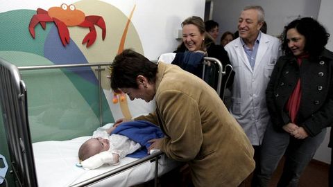 Visita de la conselleira de Sanidade a las nuevas instalaciones de Pediatría