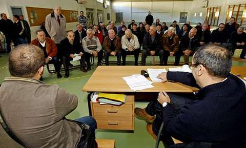 La asamblea de los comuneros tuvo lugar en el colegio de O Toural.
