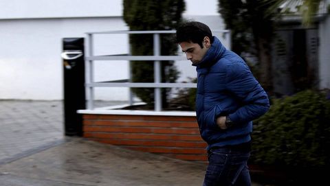 Unai Casillas, hermano de Iker Casillas, a su salida de la clínica Ruber.