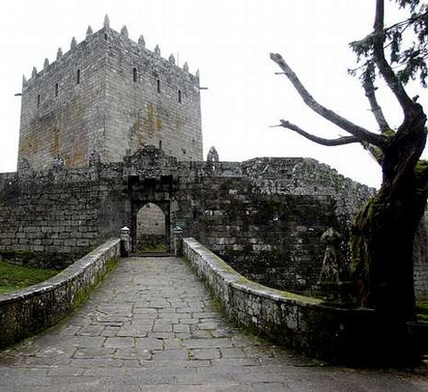 Castillo de Soutomaior, donde algunos sitúan a Colón.