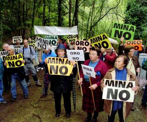 Protesta contra la mina de oro de Salave.