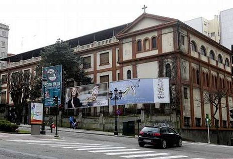 El antiguo centro escolar lleva más de una década sin uso, cerrado y abandonado.