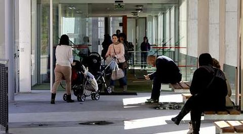 El ambulatorio de Navia, el último en abrir, comparte algunos pediatras con el de Coia. Es el centro que más puede crecer.