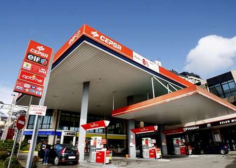 Cepsa pretende reducir plantilla y costes