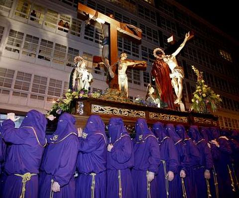 Paso del Calvario en la procesión de la Pasión, el año anterior.