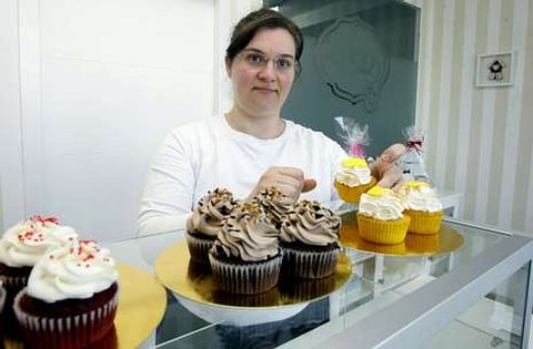 Jessica destina a la película lo que recauda cada día con la venta del cupcake que lleva su nombre.