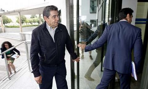 El exconcejal del PSOE en Lugo, José Piñeiro, declaró ayer ante la jueza Pilar de Lara.